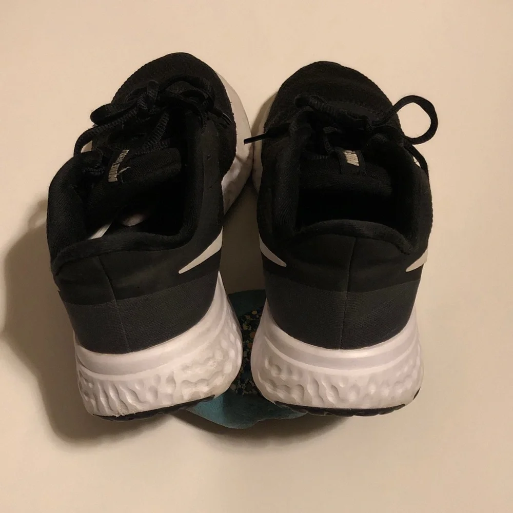Nike Women's Black and White Sneakers. In good condition - Picture 4 of 6
